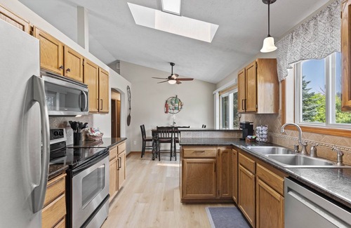 Spokane Haus | Hot tub! Sleeps 8-11 Upscale Area