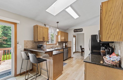 Spokane Haus | Hot tub! Sleeps 8-11 Upscale Area