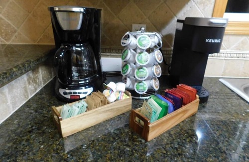 Spokane Haus | Hot tub! Sleeps 8-11 Upscale Area