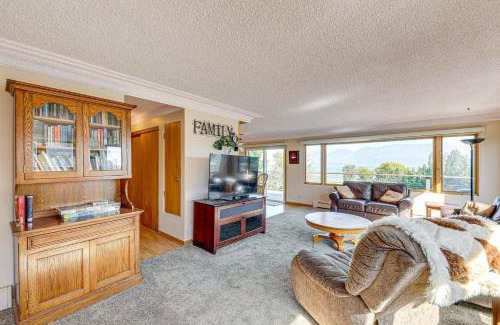 Jette Haus | Hot Tub, Views and Private Dock Polson Haven!