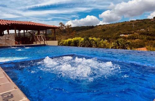 Curiti Hotel | Hotel Campestre Palmas del Zamorano