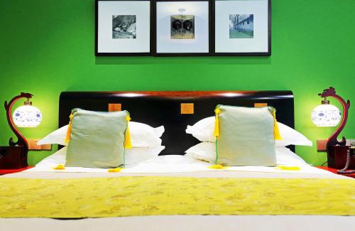 Wangfujing Shopping Area Hotel | Hotel Cote Cour Deductive Beijing - Quadrangle close to Tiananmen Square & Forbidden City & Nanluoguxiang, Walk to Wangfujing, English speaking, Free WiFi, Free Laundry, Free Wonton & Noodles with Tour ticket service, Free selfies with ancient costume