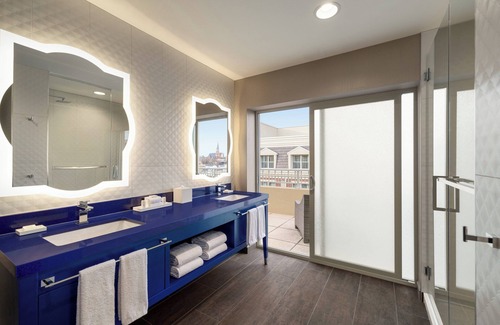 Naperville Hotel | Hotel Indigo Naperville Riverwalk by IHG