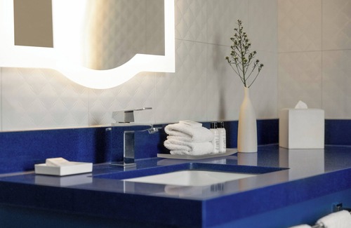 Naperville Hotel | Hotel Indigo Naperville Riverwalk by IHG