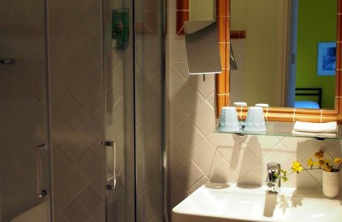 Saint-Laurent-du-Verdon Hotel | Hotel Le Moulin du Château