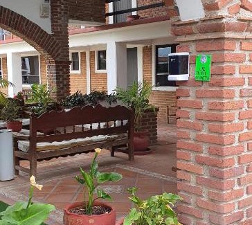 Villa del Carbon Hotel | Hotel Los Sauces