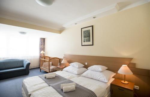 Balatonkenese Hotel | Hotel Marina Port