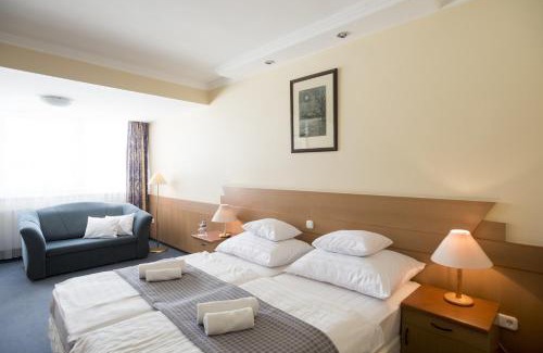 Balatonkenese Hotel | Hotel Marina Port