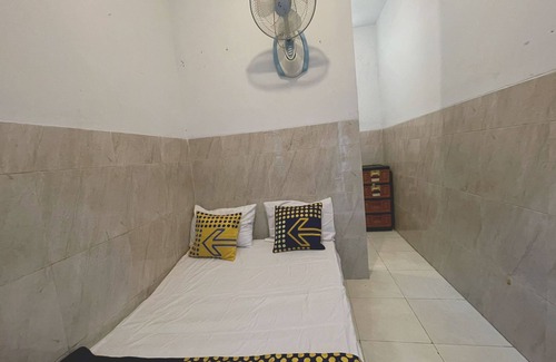 Gresik Hotel | SPOT ON 93035 Karman's Sari Homestay Syariah