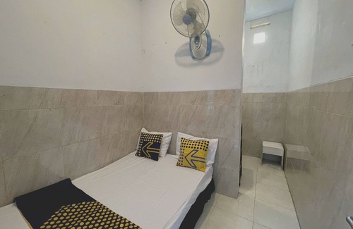 Gresik Hotel | SPOT ON 93035 Karman's Sari Homestay Syariah