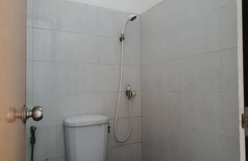 Marabahan Hotel | OYO 93652 Karunia Kost & PenginapanNearSiring Marabahan (Ulek Barito)