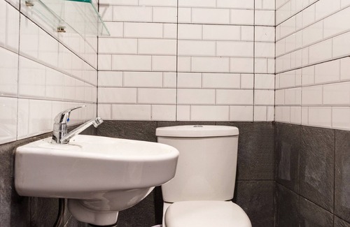 Medan Hotel | Super OYO 3150 Theodore Homestay