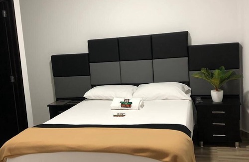 Versalles Hotel | HOTEL PARRILLA BAR SAFARI'S