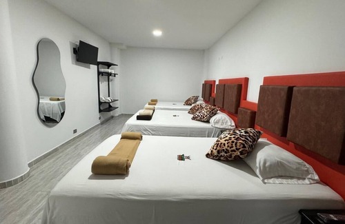 Versalles Hotel | HOTEL PARRILLA BAR SAFARI'S