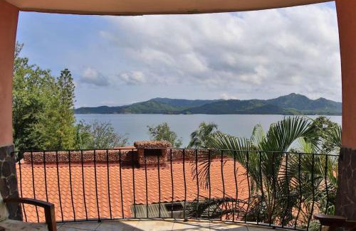 Playa Flamingo Wohnung | Hotel room-style ocean-view unit in Flamingo with pool