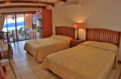 Playa Flamingo Wohnung | Hotel room-style ocean-view unit in Flamingo with pool
