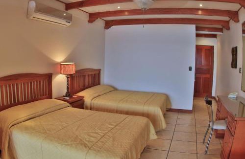 Playa Flamingo Wohnung | Hotel room-style ocean-view unit in Flamingo with pool
