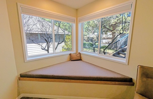 Century West Haus | Hotel-Style, King Bed, Ground Floor Condo-328B