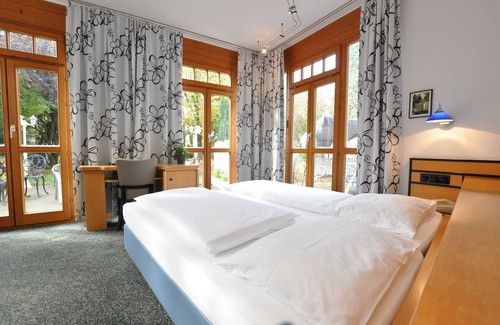 Waldperlach Hotel | Hotel Villa Waldperlach
