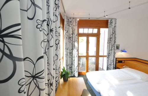 Waldperlach Hotel | Hotel Villa Waldperlach