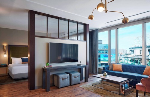 Wrigleyville Hotel | Hotel Zachary Chicago, a Tribute Portfolio Hotel