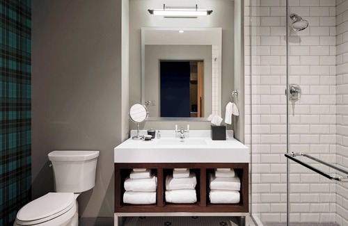 Wrigleyville Hotel | Hotel Zachary Chicago, a Tribute Portfolio Hotel