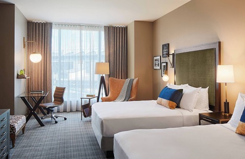 Wrigleyville Hotel | Hotel Zachary Chicago, a Tribute Portfolio Hotel