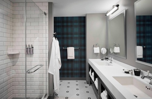 Wrigleyville Hotel | Hotel Zachary Chicago, a Tribute Portfolio Hotel