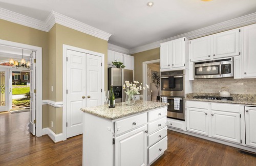 Greensboro Haus | HotTub, FirePit, Basketball, 15 Min To Sedgefield