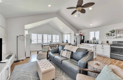 Houghton Lake Hütte | Houghton Lake Sunset Cottage: Bonfires, Sweaters, and Stunning Sunsets—Autumn at the Lake!