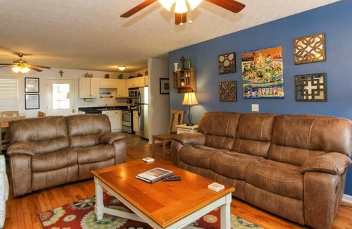 Leesburg Haus | House #06 Heart of the Bay (Pet Friendly) Pier