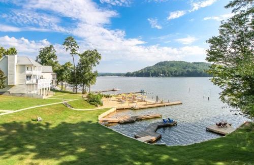 Leesburg Haus | House # 09 Weiss So Blue (no pets) private pier