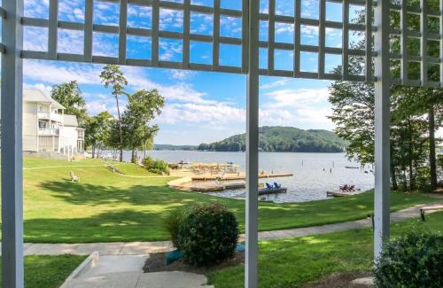 Leesburg Haus | House # 09 Weiss So Blue (no pets) private pier