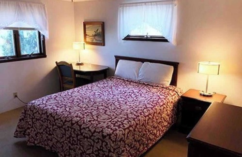 Huron Haus | House #133 Cozy 3 bedroom Family home with Spectacular views.