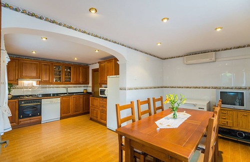 El Toro Skihütte | BENESTAR Haus mit Schwimmbad und Klimaanlage