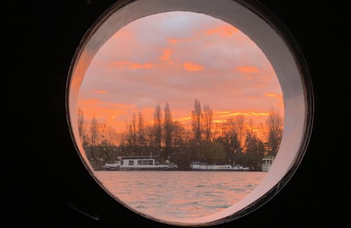 Suresnes Bootsverleih | House boat for Summer Olympics in Paris