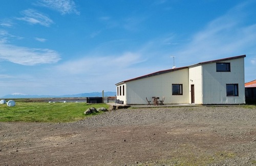 Borgarnes Haus | Blick auf die Berge & Nöthen Licht durch den Ozean. Privathaus in West Island