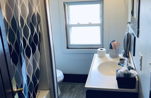 Adrian Haus | House for the Whole Family! Sleeps 7!