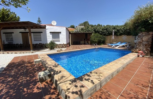 Cajiz Hütte | Haus in einer sehr ruhigen ländlichen Gegend mit guter Erreichbarkeit. 3,5 km vom Strand entfernt