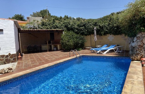 Cajiz Hütte | Haus in einer sehr ruhigen ländlichen Gegend mit guter Erreichbarkeit. 3,5 km vom Strand entfernt