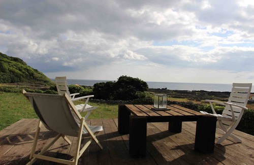 Lajes das Flores Haus | House in front of the sea (4rooms)
