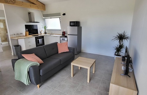 Maubec Haus | House in the heart of the village