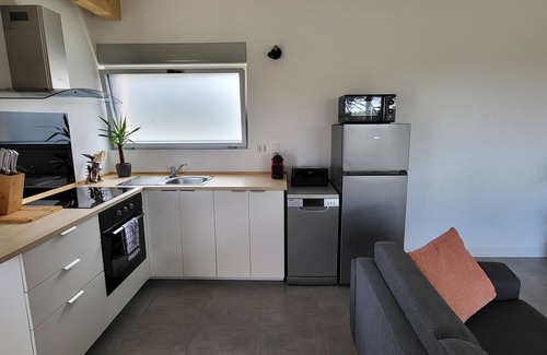 Maubec Haus | House in the heart of the village