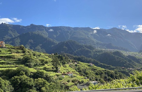 Sao Vicente Haus | House in the Mountains With Garden