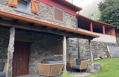 Sao Vicente Haus | House in the Mountains With Garden
