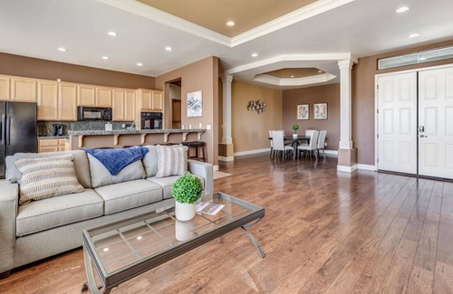 Reno Haus | House located in a Guard Gated Community of Arrowcreek