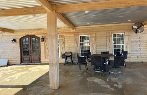 Coffeeville Haus | House Located Less Than 3 Miles of Grenada Lake