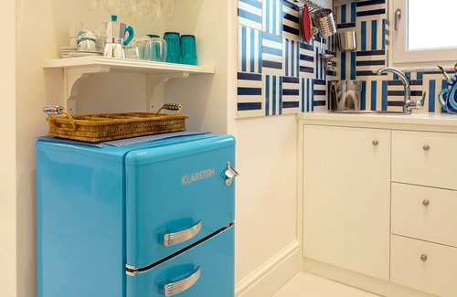 Meta Wohnung | House near the sea with Jacuzzi pool, terrace - solarium and garden