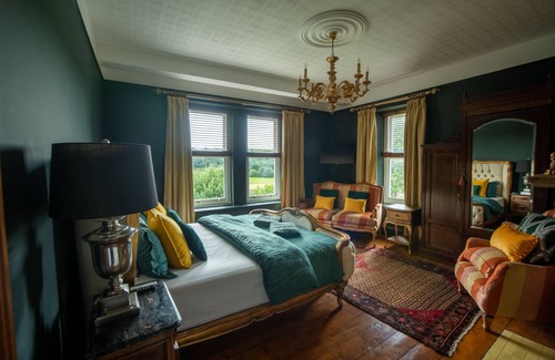 Newcastle Emlyn Haus | House of Brohedyn