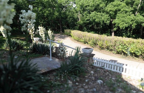 Goodson Haus | HOUSE OF JOY, A spacious home close to Pom de Terre Lake and Lake of the Ozarks